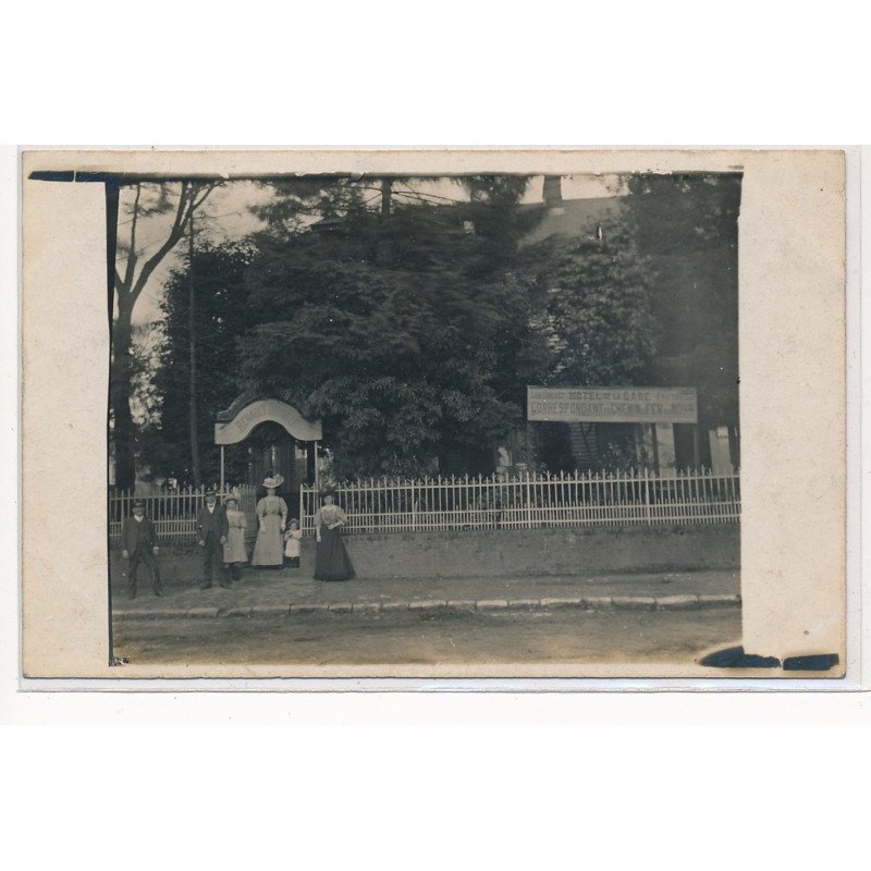 CARTE PHOTO A LOCALISER : renault douville, hotel de la gare correspondant du chemin de fer - tres bon etat