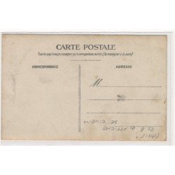 CARTE PHOTO A LOCALISER : paris(?) affiche de cinema, personnages - tres bon etat