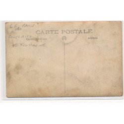 CARTE PHOTO A LOCALISER : paris(?) conscrits, fontaine - tres bon etat