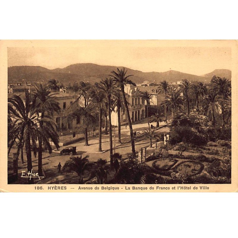 BANQUE DE FRANCE - HYERES : avenue de belgique, la banque de france et l'hotel de ville - tres bon etat