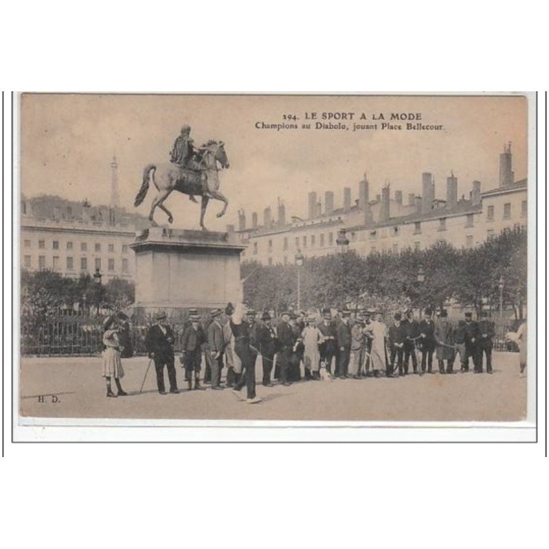 LYON (les champions de DIABOLO place Bellecour) - très bon état