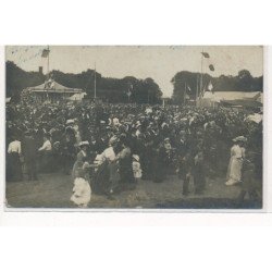 DOURDAN  : carte photo d'une fete foraine, manege - etat
