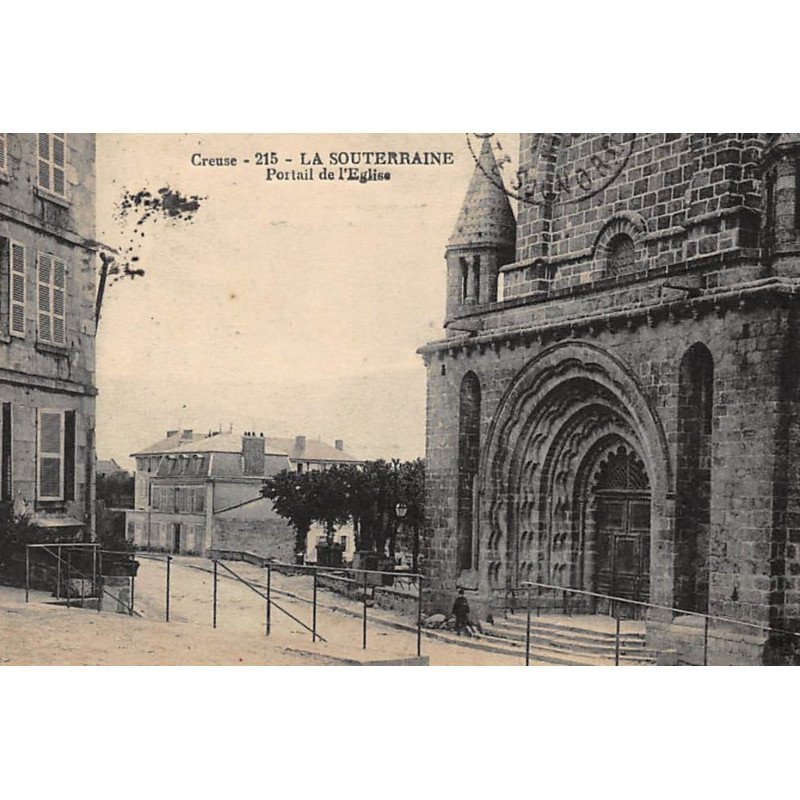 LA SOUTERRAINE : portail de l'eglise - tres bon etat