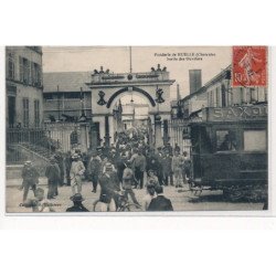 RUELLE : fonderie de ruelle, sortie des ouvriers, tramway - tres bon etat