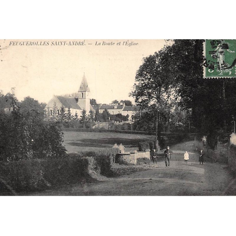 FEUGUEROLLES SAINT-ANDRE : la route et l'eglise - tres bon etat