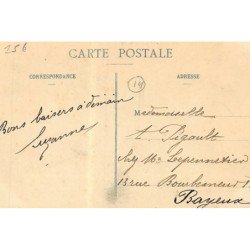DOZULE : le bas du bourg - tres bon etat