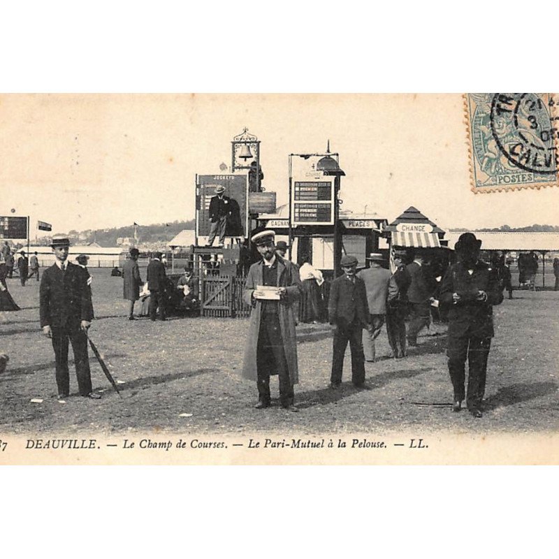 DEAUVILLE : le champ de courses, le pari-mutuel à la pelouse - tres bon etat