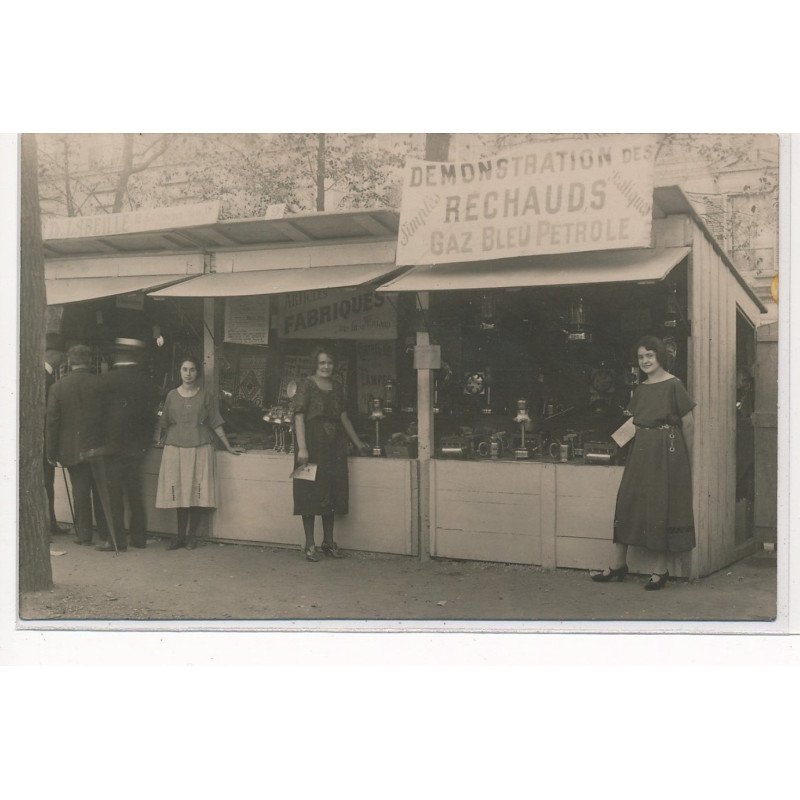 PARIS : concours lepine en 1921, demonstration des rechauds gaz bleu petrole - tres bon etat