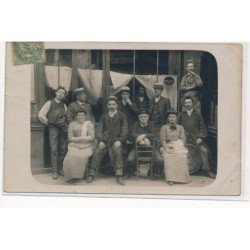 PARIS : royal muscat, personnage, magasin(?) cafe(?) - tres bon etat