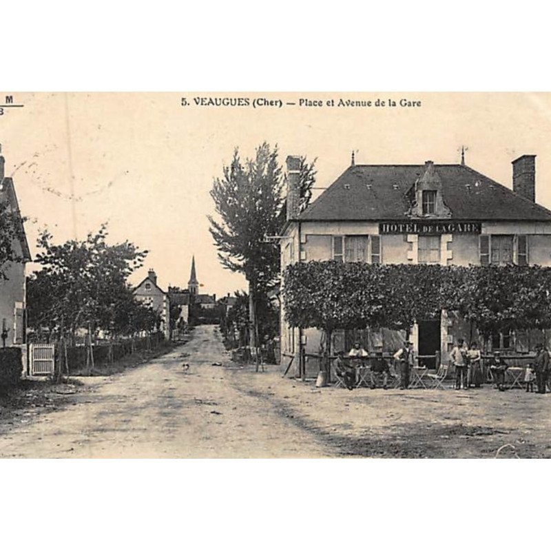 VEAUGUES : place et avenue de la gare - bon état