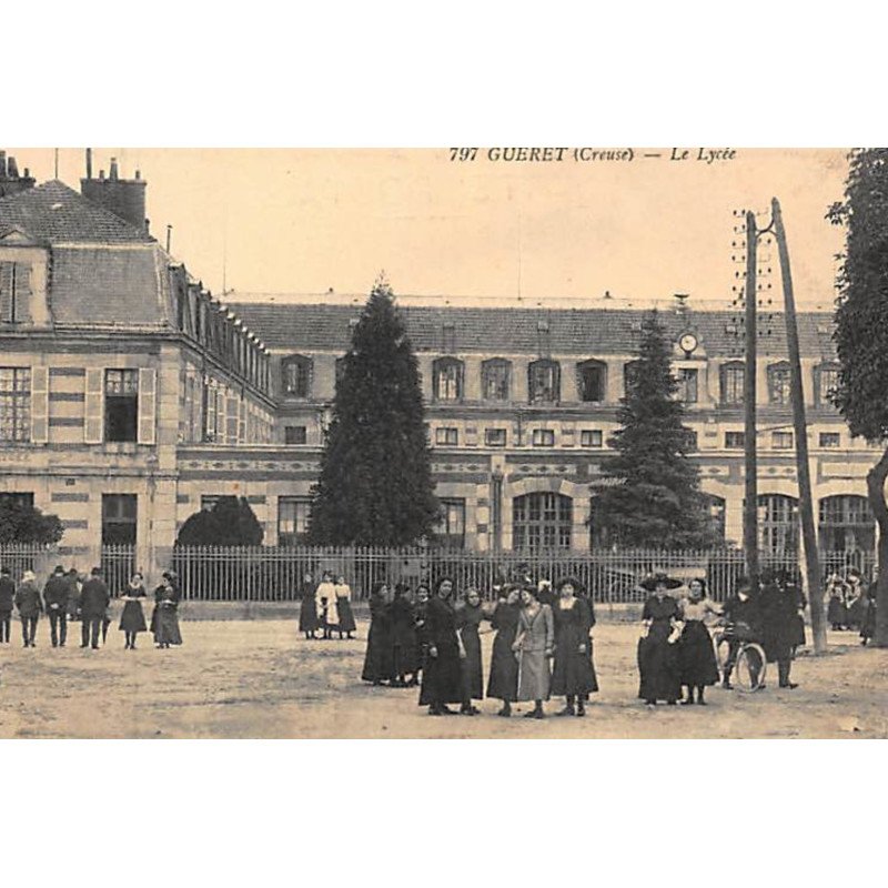 GUERET : le lycée - état (un coin plié)