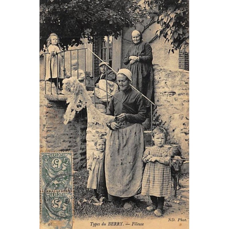 Types du Berry : fileuse - état (timbre abimé)