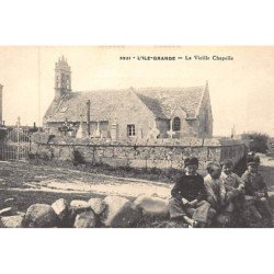 L'ILE GRANDE : la vieille chapelle - très bon état