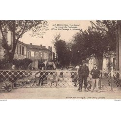 BERGERAC : la route de Ponbonne (prise du passage à niveau) - très bon état