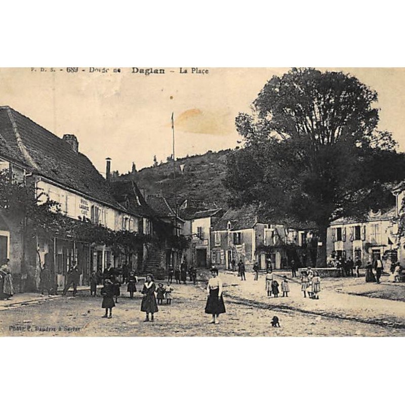DAGLAN : la place - état