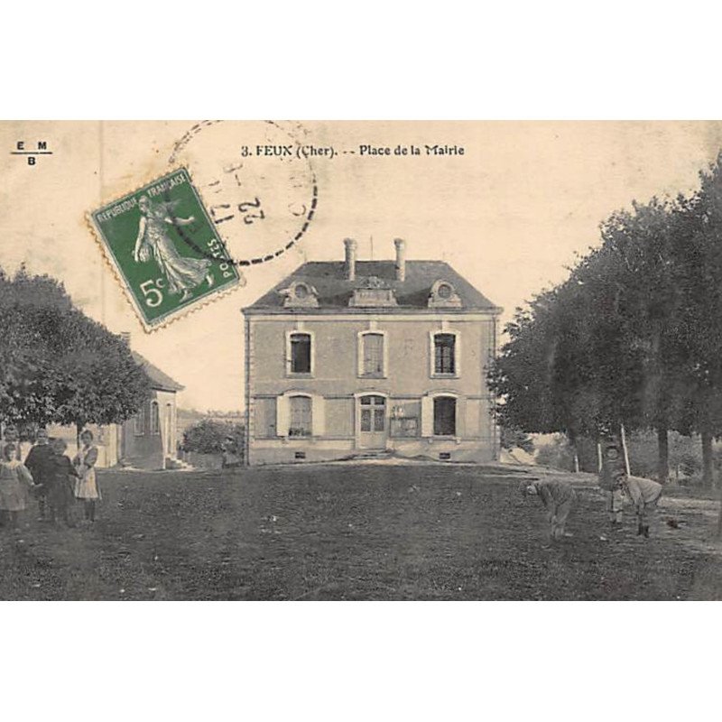 FEUX : place de la mairie - très bon état