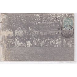 BOURGES : carte photo de cyclistes militaires en fête - état