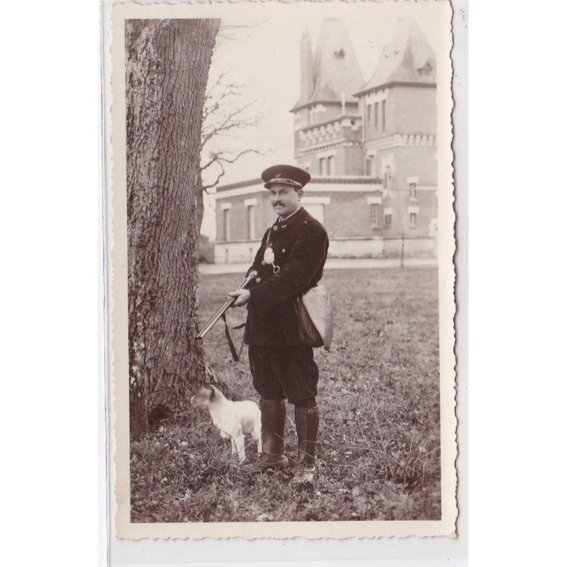 Vannes Sur Cosson CHATEAU DE PREPINSON : photo format cpa d'un garde chasse posant devant le chateau (chasseur - fusil)