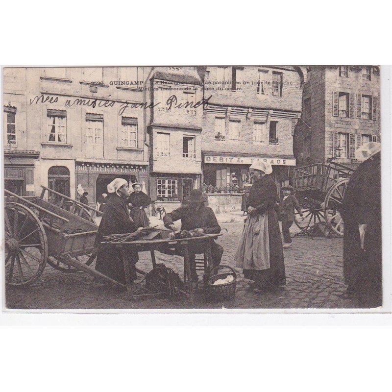 GUINGAMP : le raccommodeur de parapluie un jour de marché - état (une petite déchirure) GUINGAMP : le raccommodeur de parapluie un jour de marché - état (une petite déchirure)