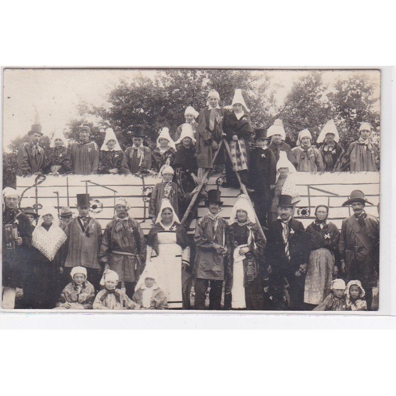 A LOCALISER : carte photo d'une fête en Normandie (cavalcade) - très bon état
