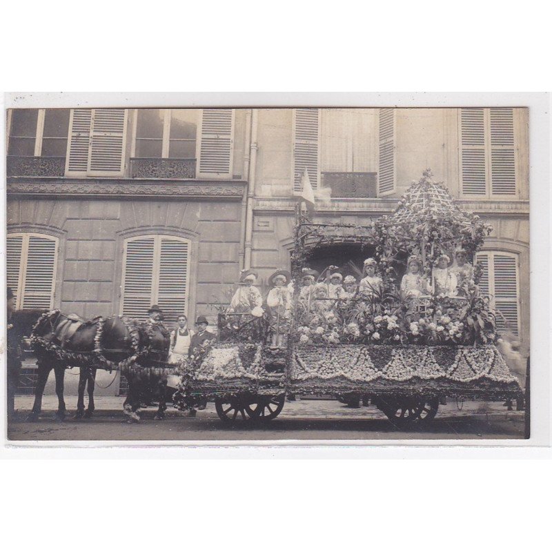BORDEAUX ? : carte photo d'un char (cavalcade - attelage) - très bon état