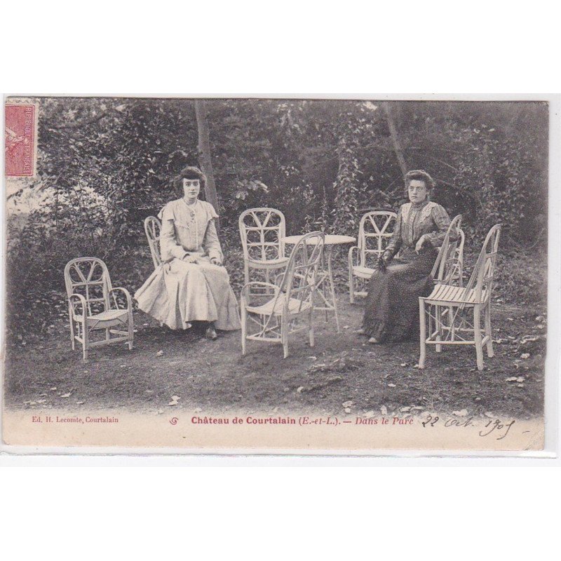 COURTALAIN : dans le parc du chateau - bon état