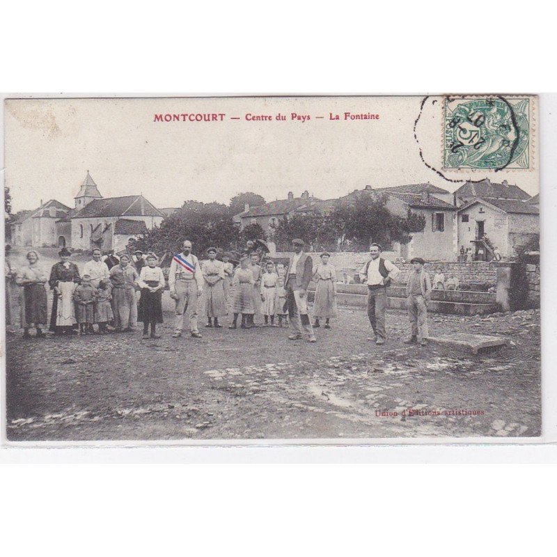 MONTCOURT : centre du pays - la fontaine - très bon état