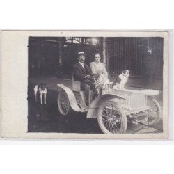 PARIS : carte photo d'une automobile devant les Halles ? - très bon état