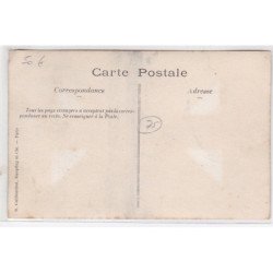 PARIS : carte photo d'une automobile devant les Halles ? - très bon état