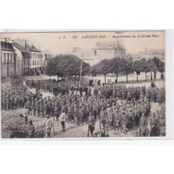 LANNILIS : rassemblement sur la grande place (militaires en 1915) - très bon état