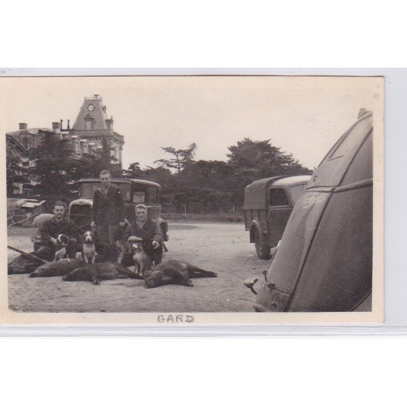 carte photo d'une scène de chasse sur la route d'UZES à 9 km de Nimes (automobile) - très bon état