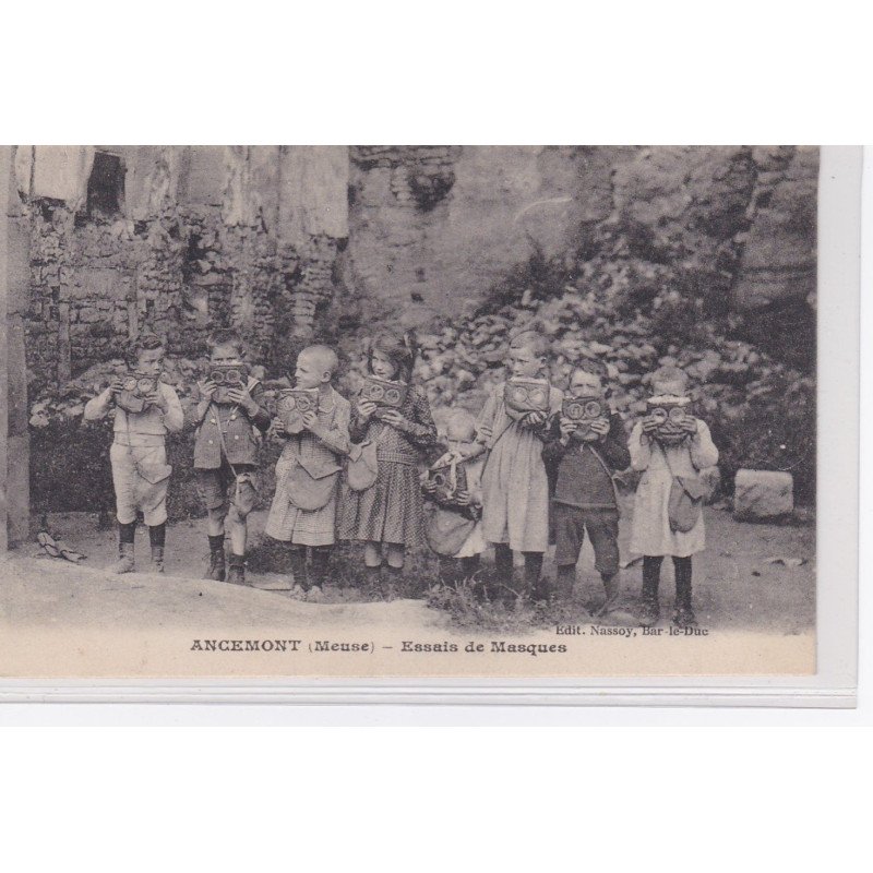 ANCEMONT : essais de masques à gaz par des enfants (guerre 1914-18) - très bon état