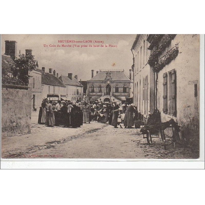 BRUYERES SOUS LAON : un coin du marché - très bon état BRUYERES SOUS LAON : un coin du marché - très bon état