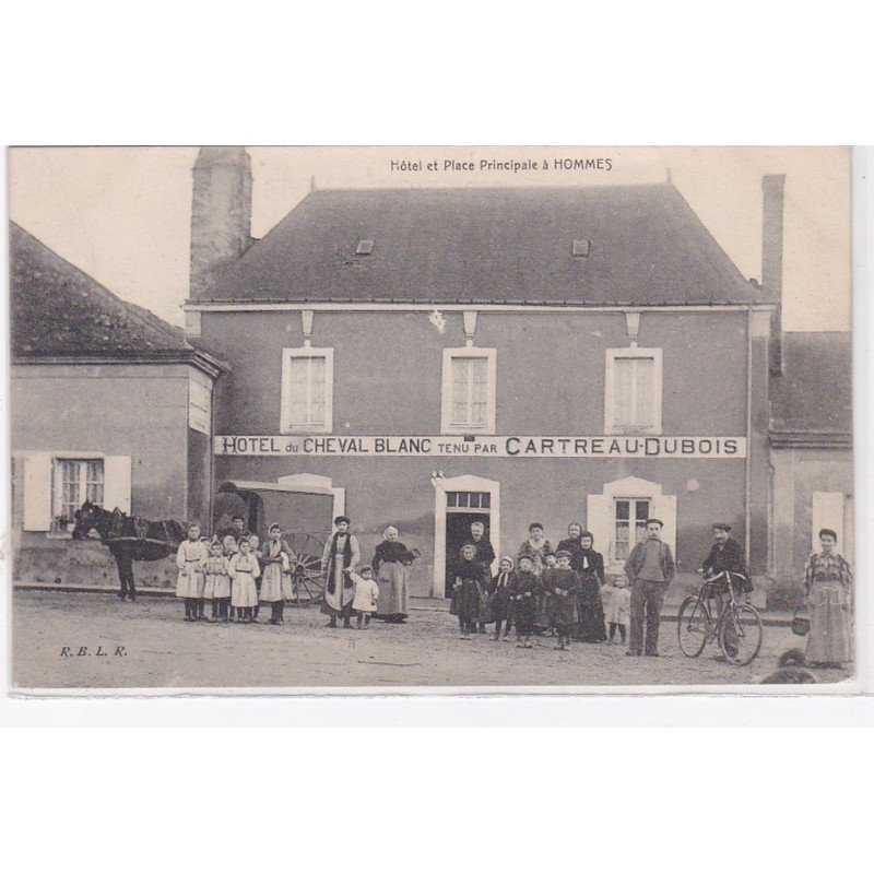HOMMES : l'hotel du Cheval Blanc (Cartreau Dubois) et la place principale - très bon état