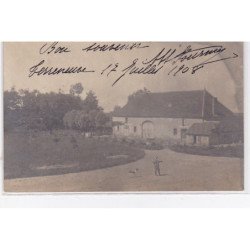 TERRENEUVE : carte photo d'un chasseur au fusil devant une maison - très bon état