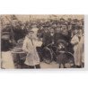 PARIS : carte photo d'un stand de réparateurs de vélo (thème rare) - bon état (un coin plié)