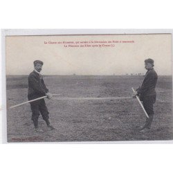 EN GATINAIS : la chasse aux alouettes - le pliement des filets après la chasse - très bon état