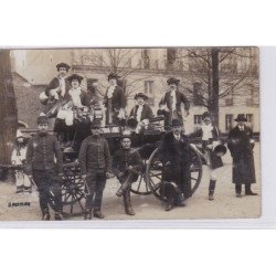 SAUMUR : carte photo de la fanfare lors de la fête de la Saint Hubert - très bon état