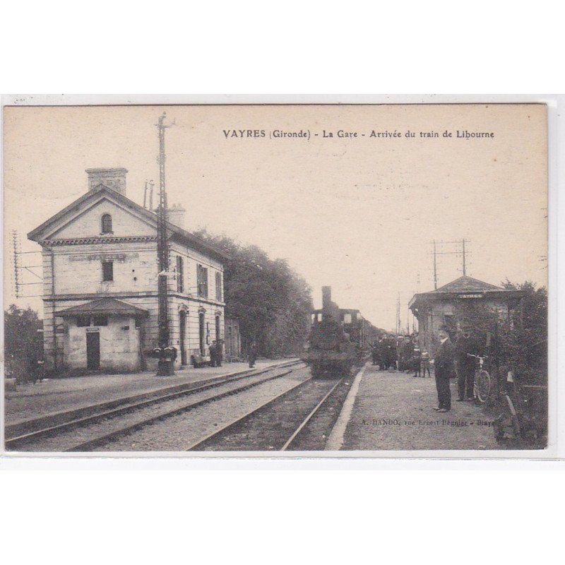VAYRES : la gare - arrivée du train de Libourne - très bon état