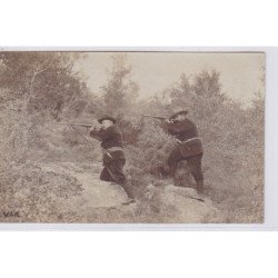 Carte photo d'une scène de chasse (envoyée de ROUGIERS) - bon état (un coin plié)