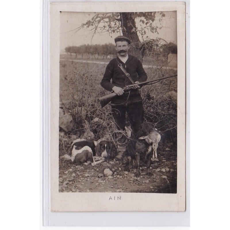 Carte photo d'un chasseur (photo FERRAND à BOURG) - très bon état
