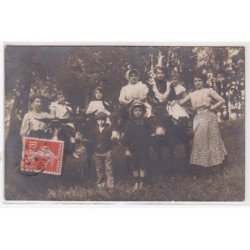 SALIES DE BEARN : carte photo d'un groupe de jeunes pris dans le parc de la villa du Midi (ane) - très bon état