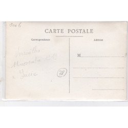 VERSAILLES : carte photo de femmes médaillées aux commémorations du 11 novembre 1919 - très bon état