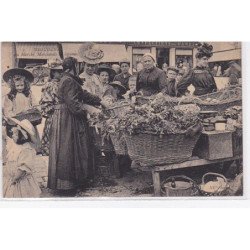 ISSOUDUN : au marché, marchands de légumes - très bon état