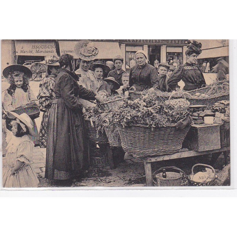 ISSOUDUN : au marché, marchands de légumes - très bon état ISSOUDUN : au marché, marchands de légumes - très bon état