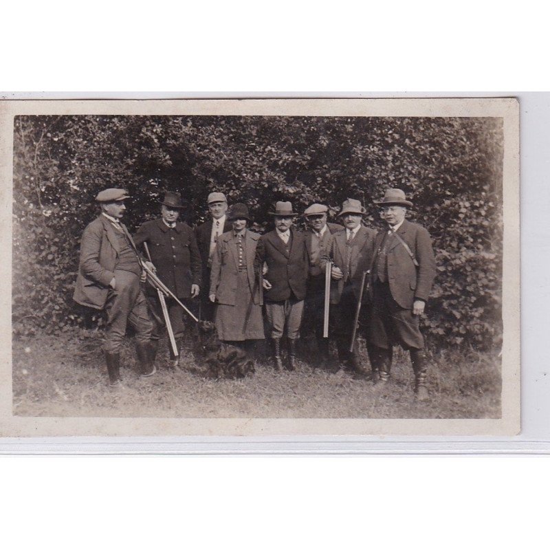 POULAINVILLE : carte photo d'une scène de chasse (chasseurs) - très bon état