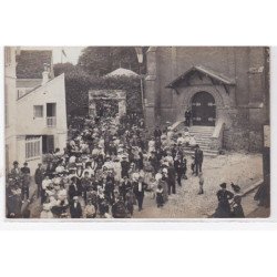 YERRES : carte photo d'une fête (devant l'église) - très bon état