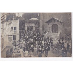 YERRES : carte photo d'une fête (devant l'église) - très bon état