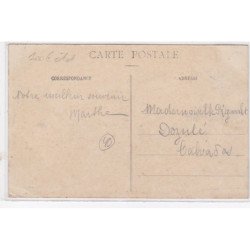 DANS LES LANDES : chasse à la palombe - chasseurs gorgeant les appeaux -  bon état