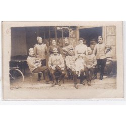 LANNEMEZAN : carte photo de militaires devant un café - très bon état